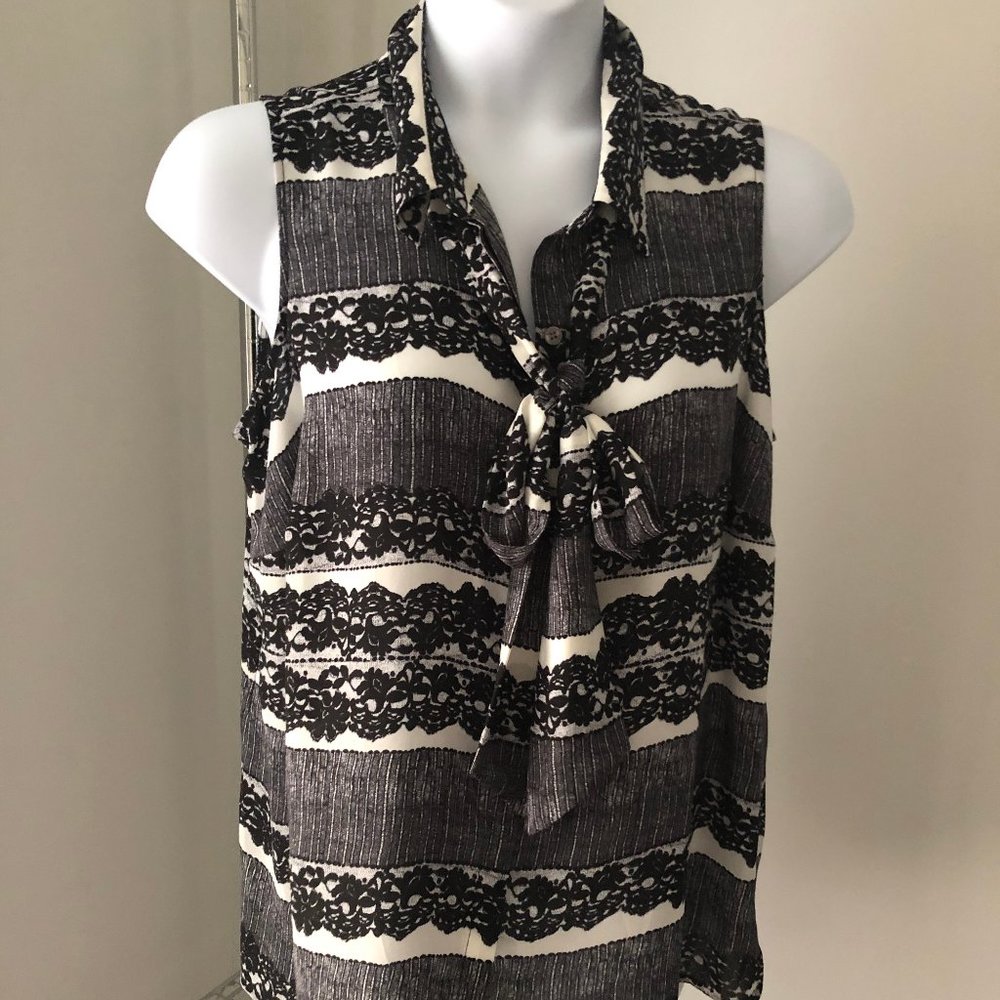 Vince Camuto 1X sleeveless collared blouse